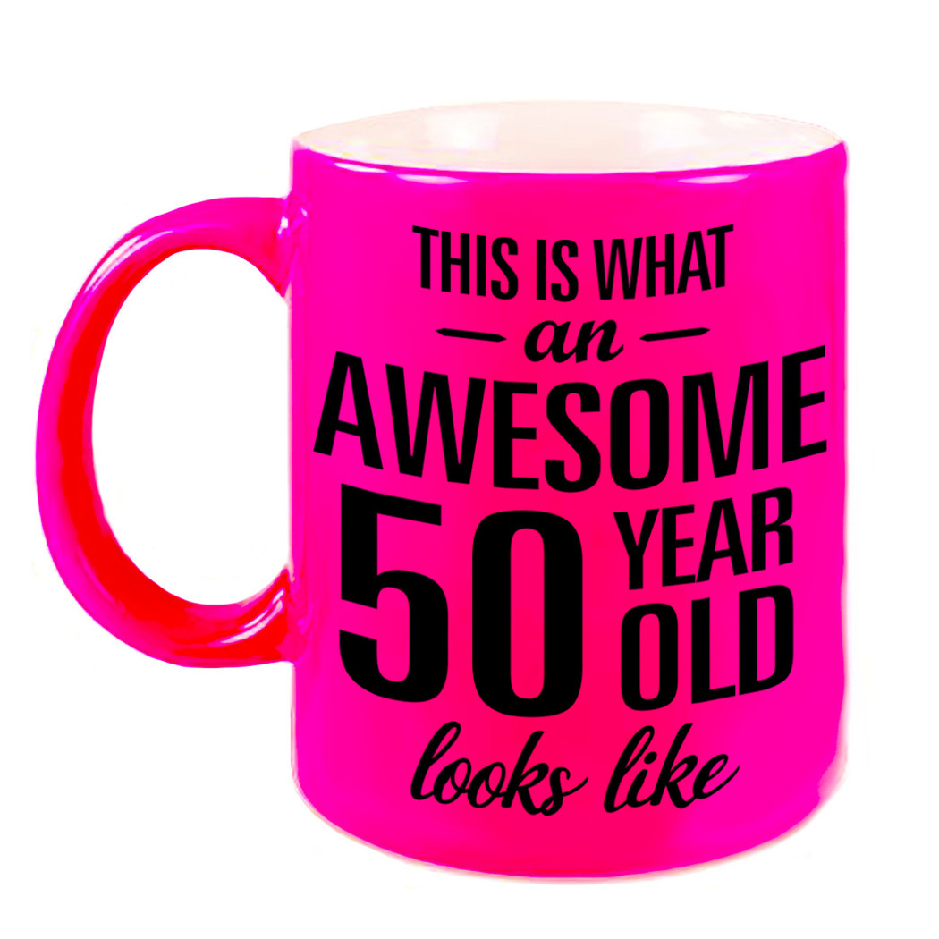 Awesome 50 year cadeau mok-beker neon roze 330 ml