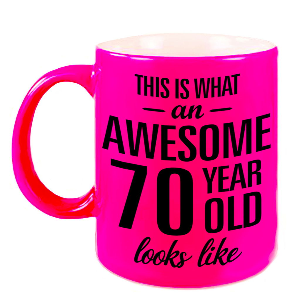 Awesome 70 year cadeau mok-beker neon roze 330 ml