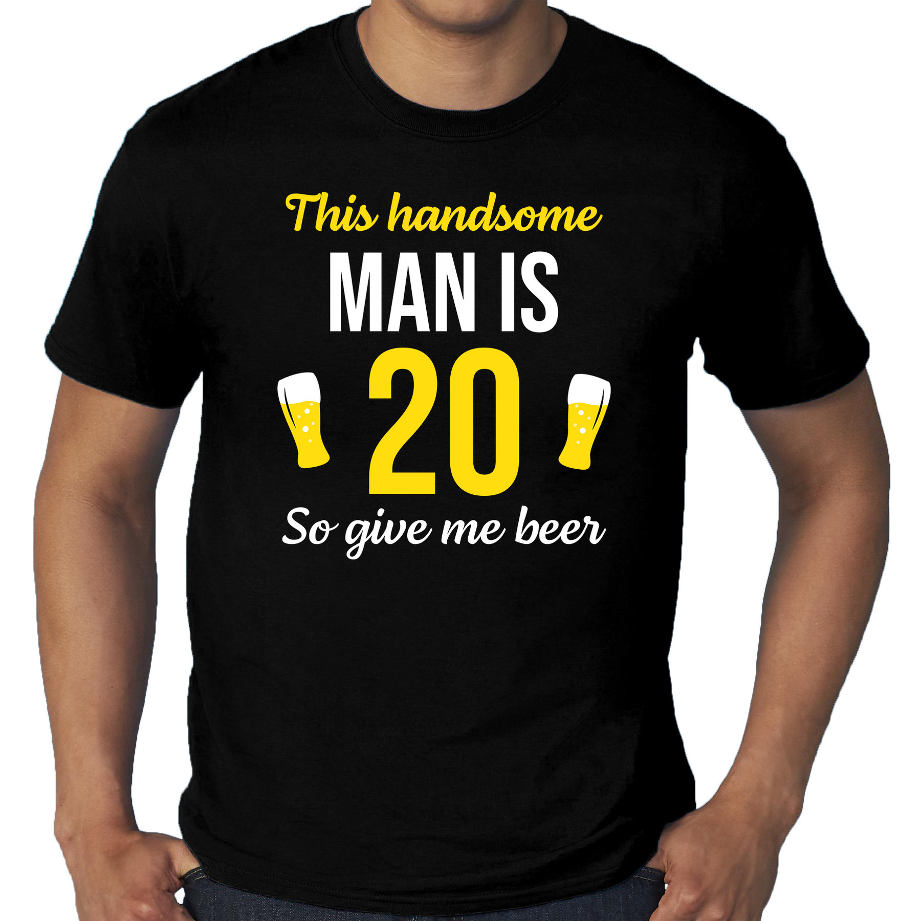 Grote maten verjaardag cadeau t-shirt 20 jaar this handsome man is 20 give beer zwart voor heren